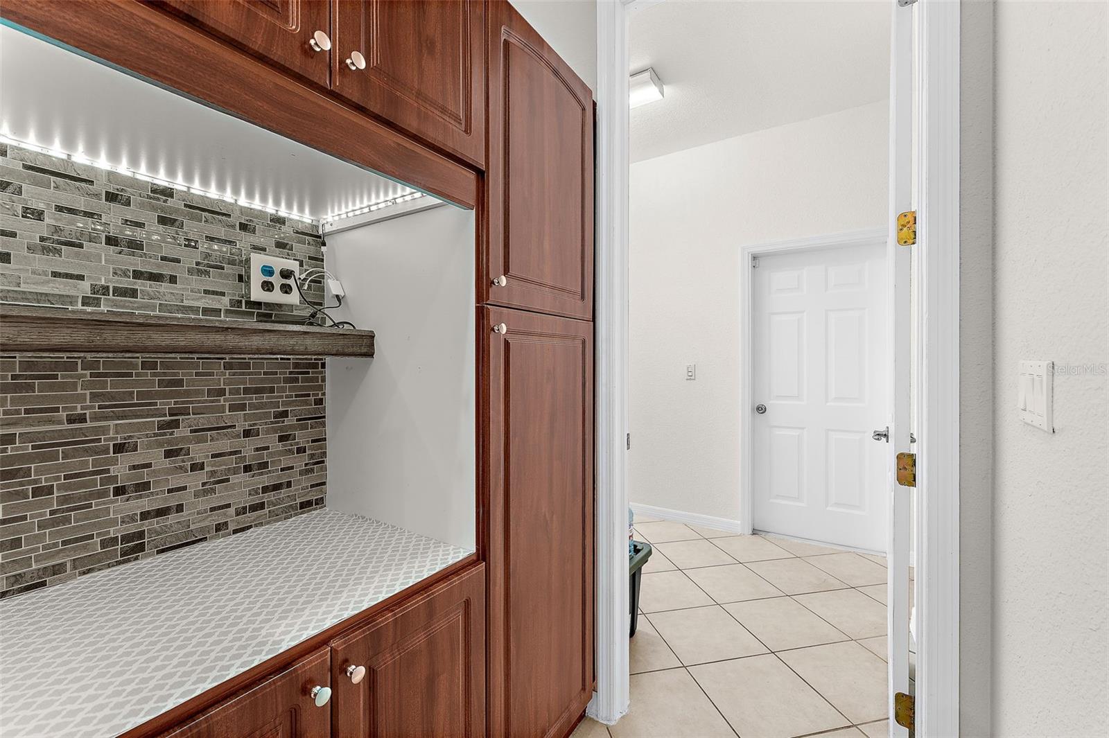 2595 ROLLING RD — photo 20