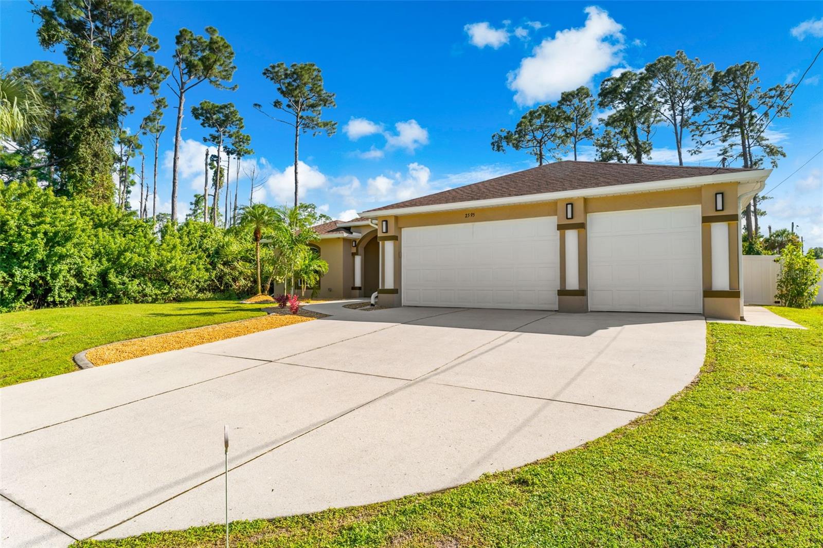 2595 ROLLING RD — photo 3