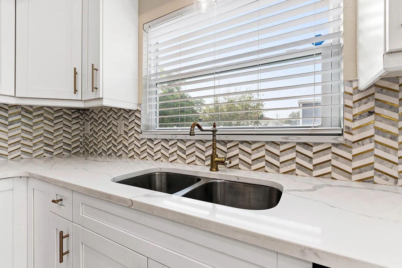 2614 W HENRY AVE — photo 10