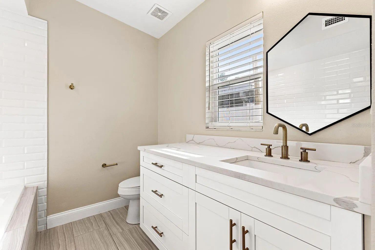 2614 W HENRY AVE — photo 4