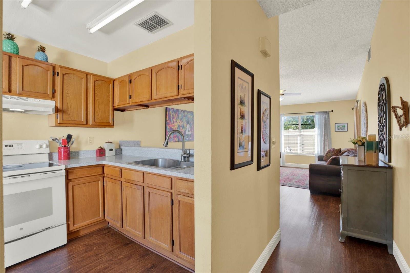7216 PARKSIDE VILLAS DR — photo 9