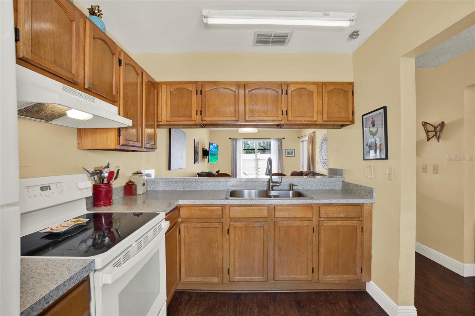7216 PARKSIDE VILLAS DR — photo 10