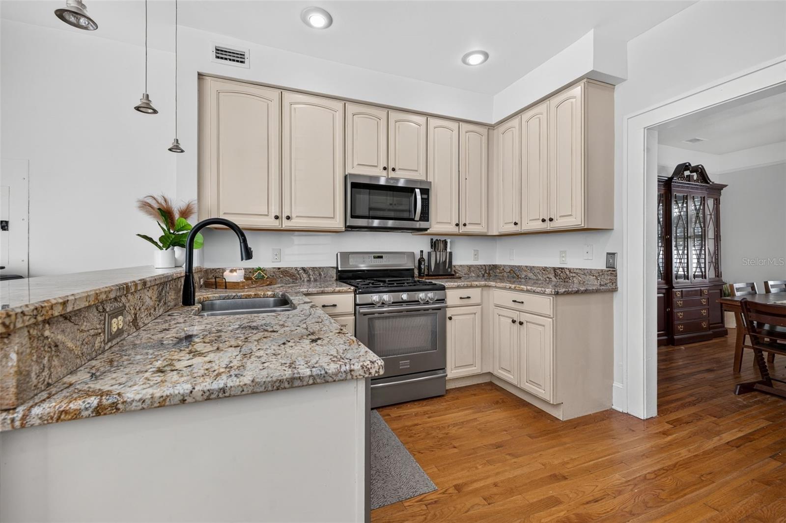 2804 W ANGELES ST — photo 11