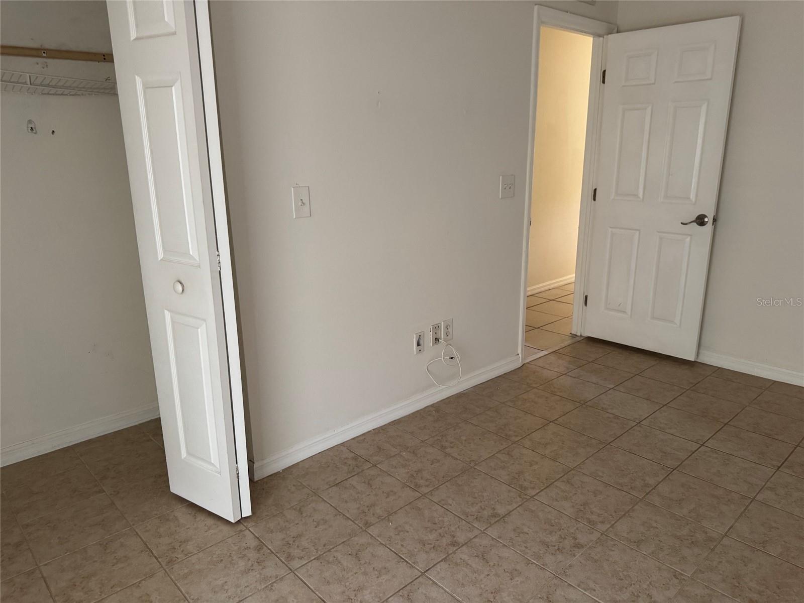 2609 E EMMA ST — photo 9