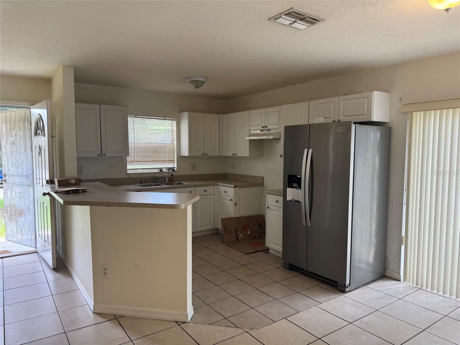 2609 E EMMA ST — photo 4