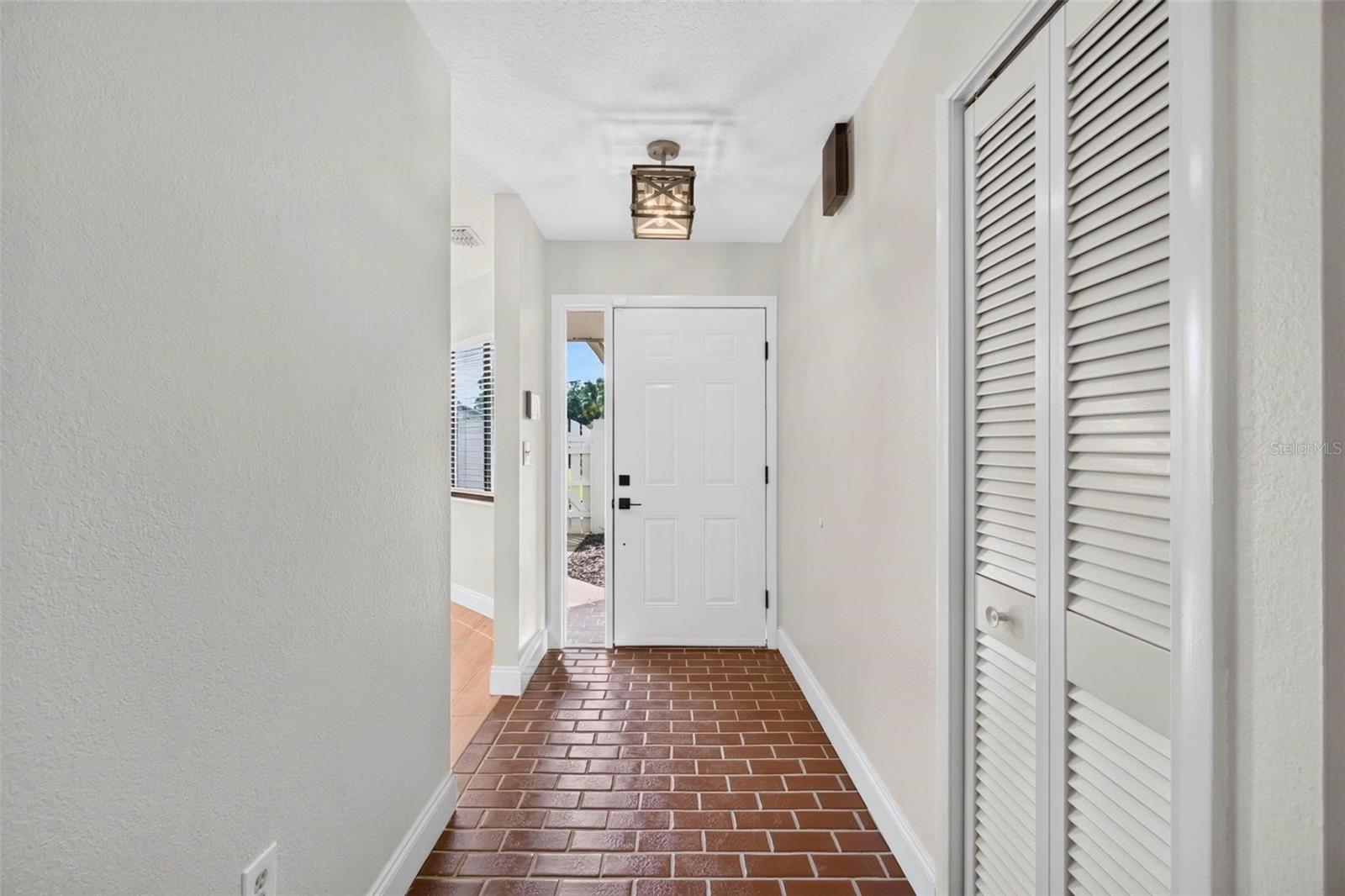 456 LAKEVIEW DR #5 — photo 3