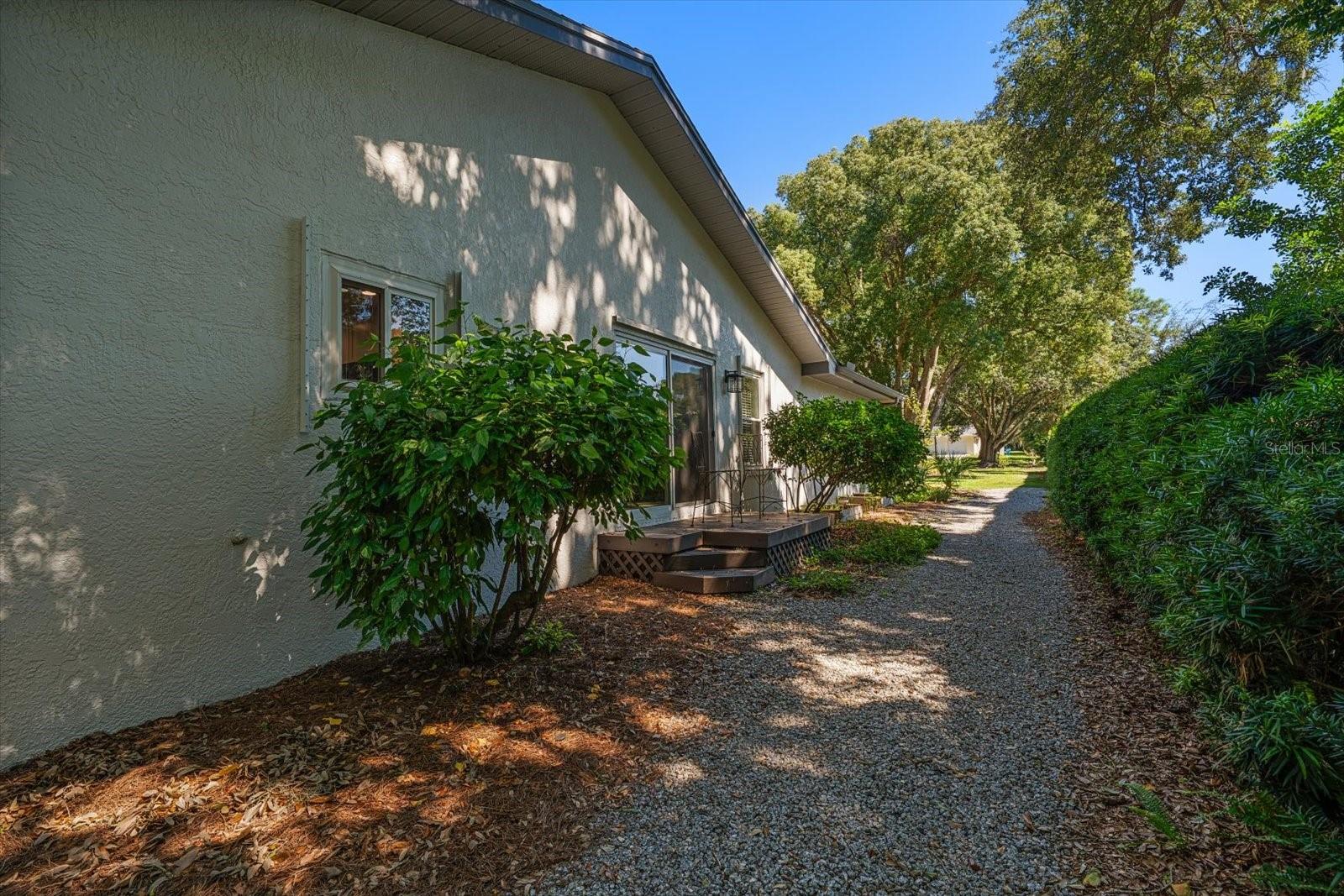 1652 HOBBIT RD — photo 35