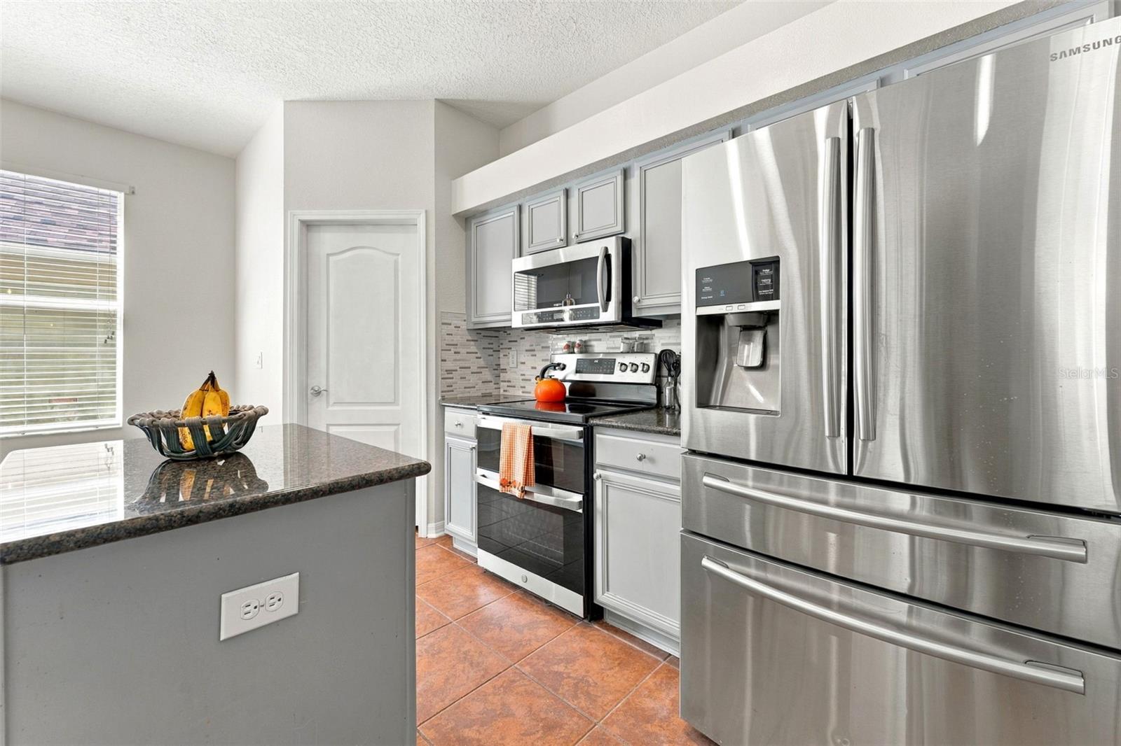 21916 WAVERLY SHORES LN — photo 9