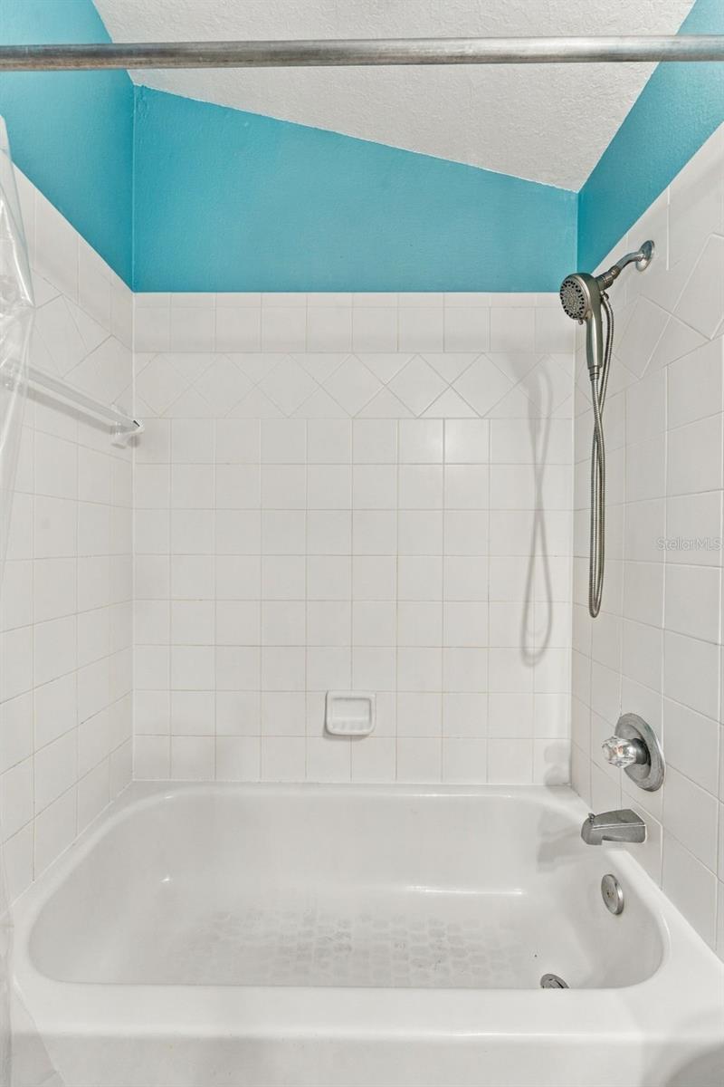 21916 WAVERLY SHORES LN — photo 39
