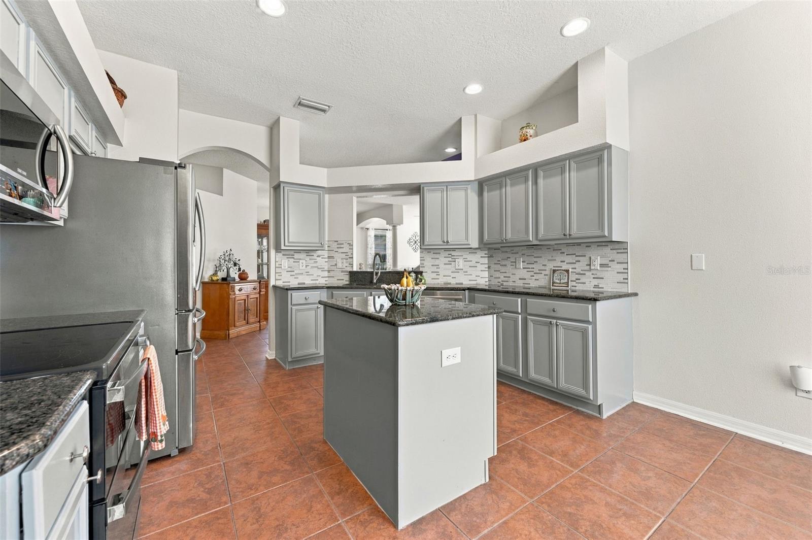 21916 WAVERLY SHORES LN — photo 12