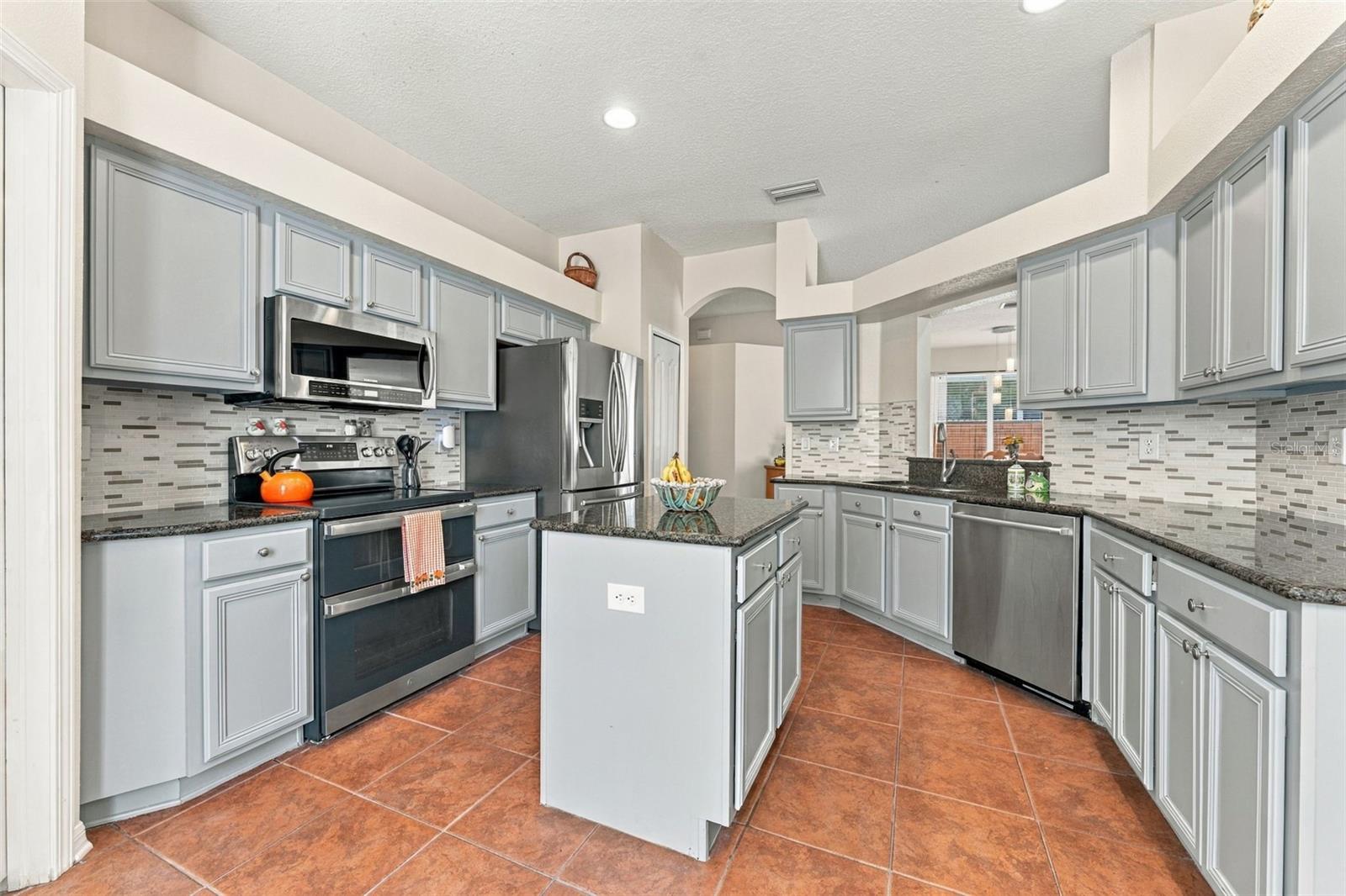 21916 WAVERLY SHORES LN — photo 10