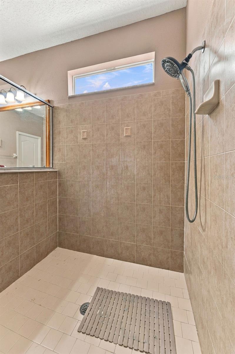 21916 WAVERLY SHORES LN — photo 29