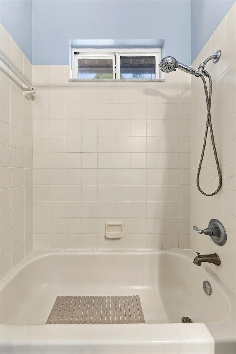 21916 WAVERLY SHORES LN — photo 43