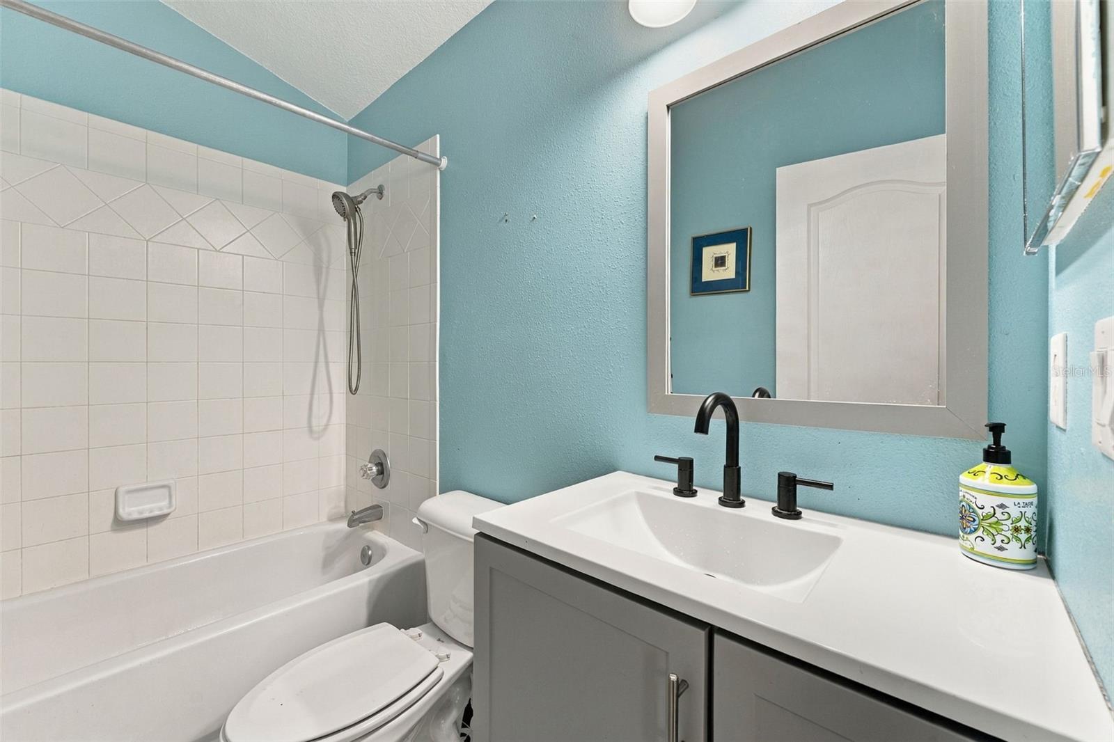 21916 WAVERLY SHORES LN — photo 38