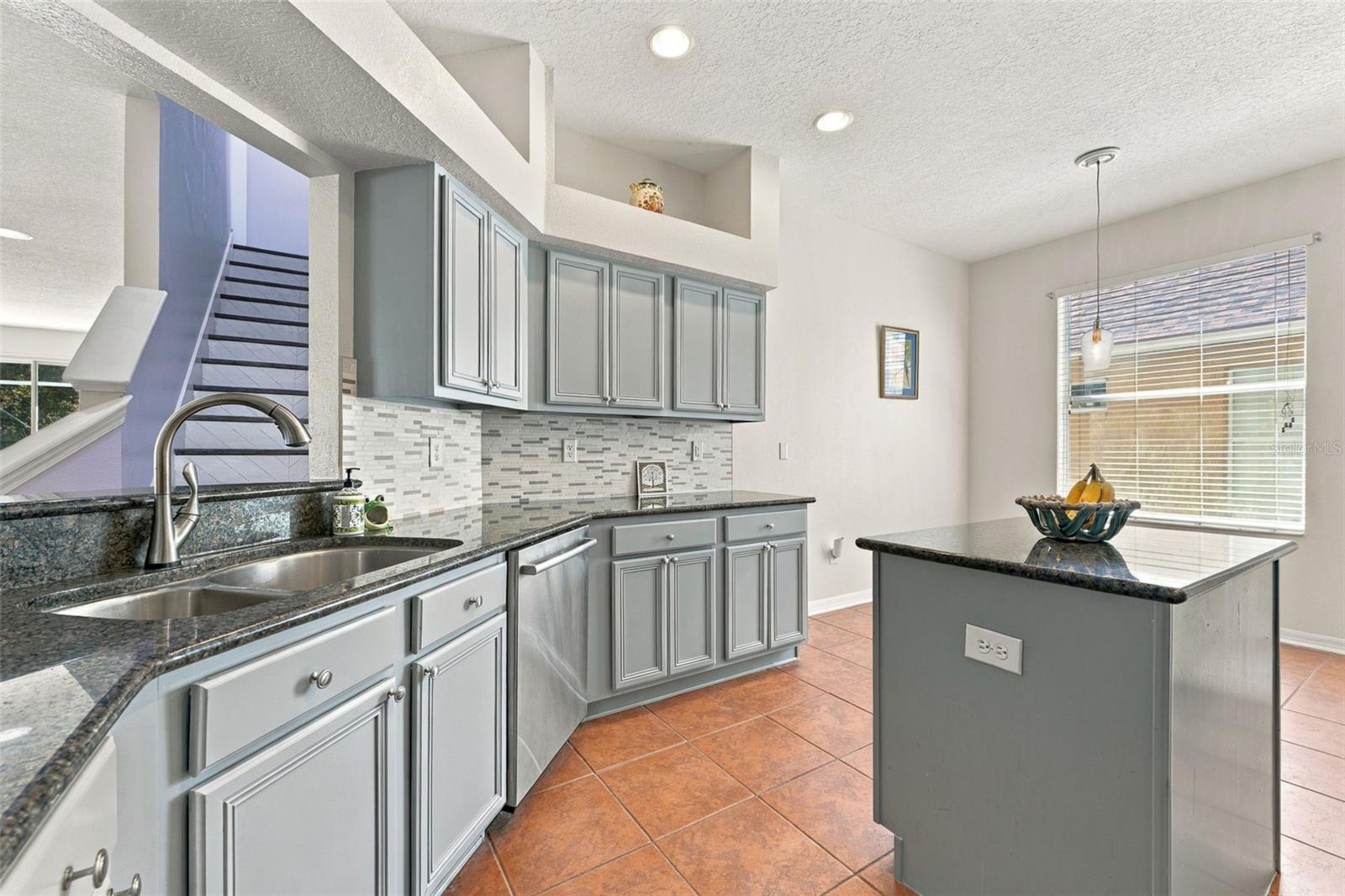 21916 WAVERLY SHORES LN — photo 8