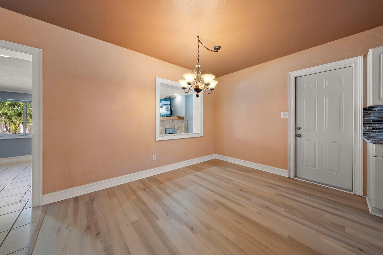 1039 MADISON ST — photo 7