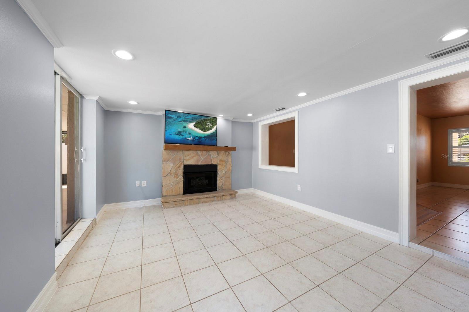 1039 MADISON ST — photo 11