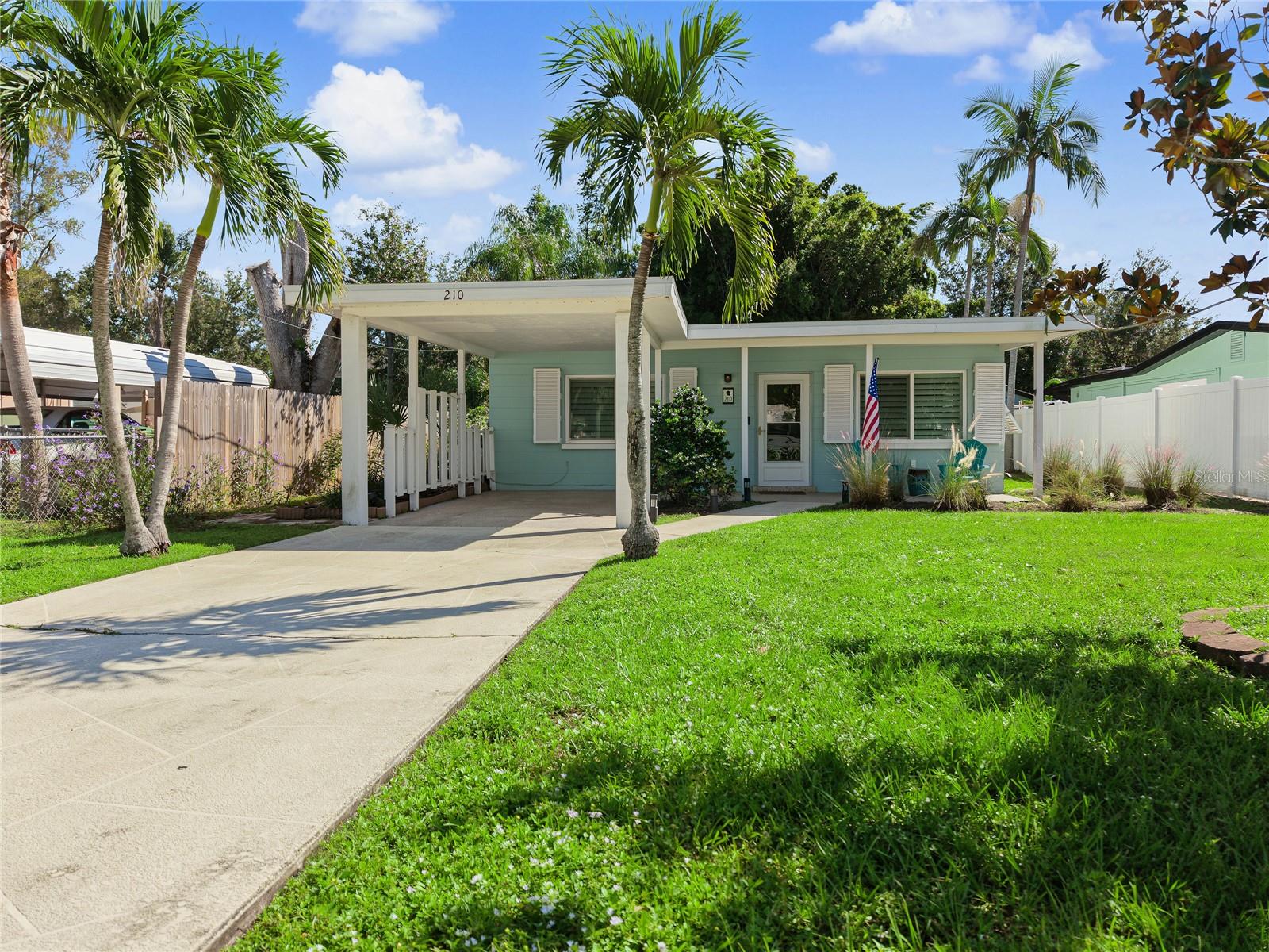 210 BRIGGS CT — photo 2
