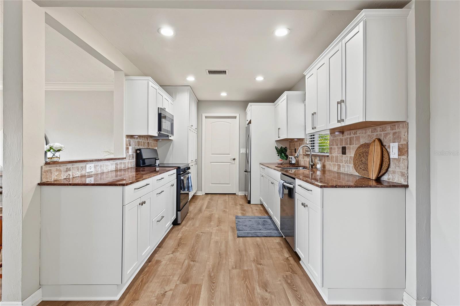 3013 JENNINGS DR — photo 10