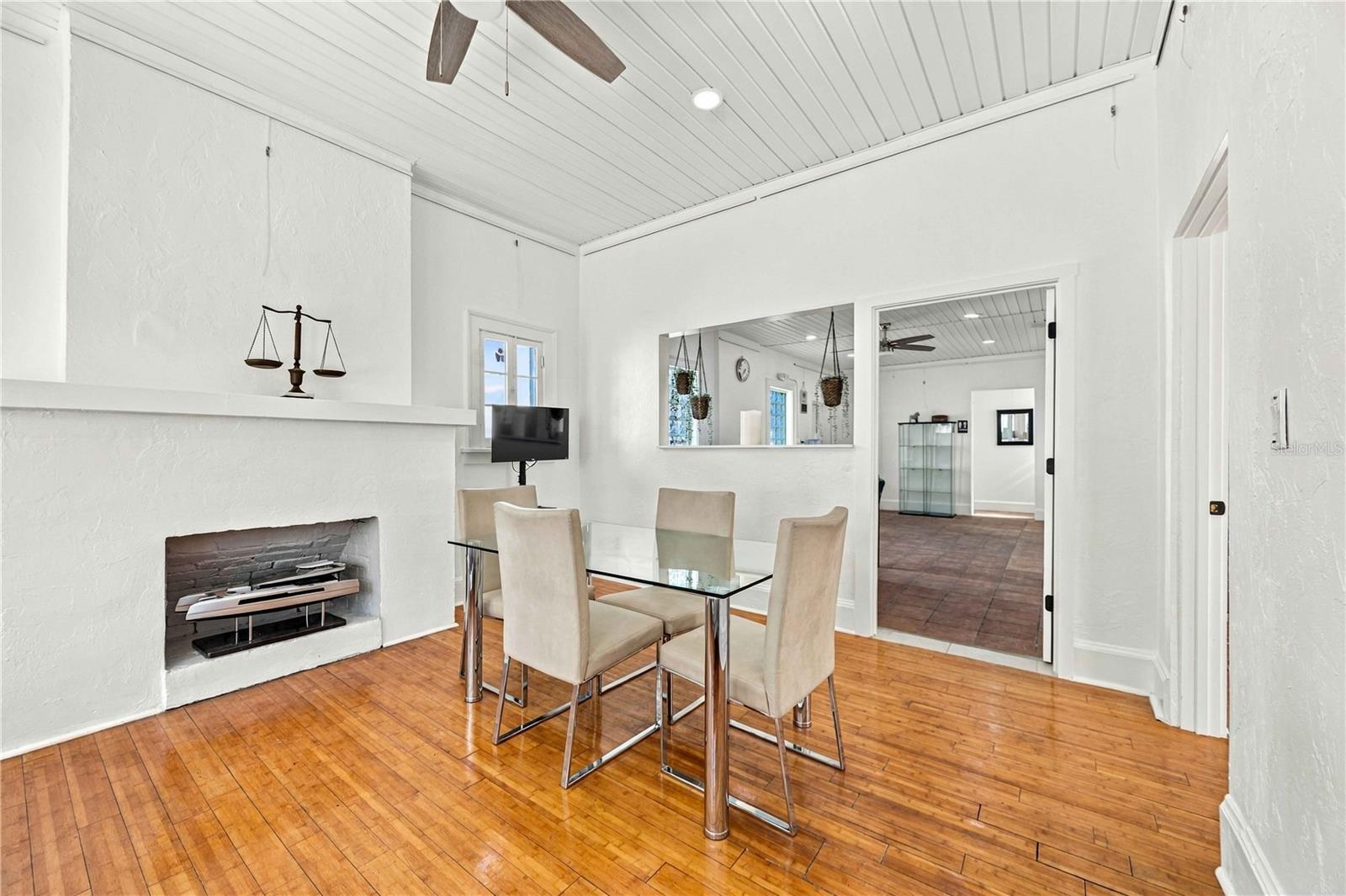 417 BURNS CT — photo 17
