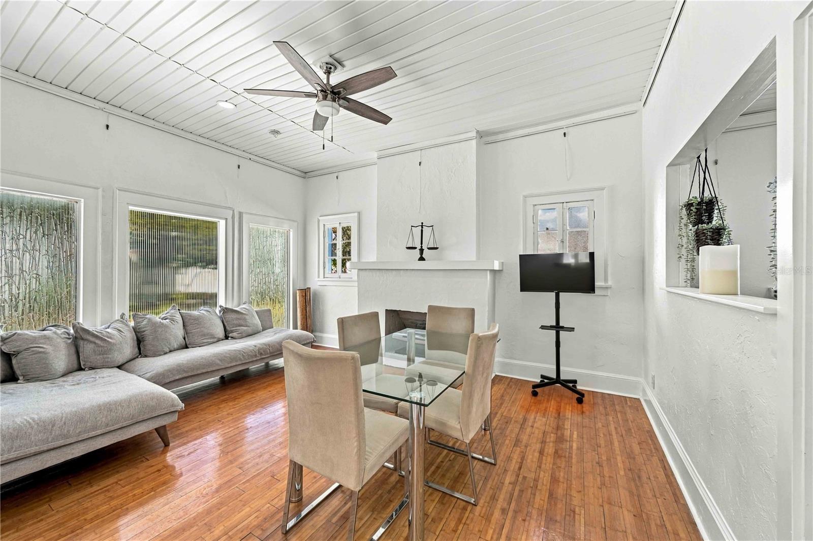 417 BURNS CT — photo 11