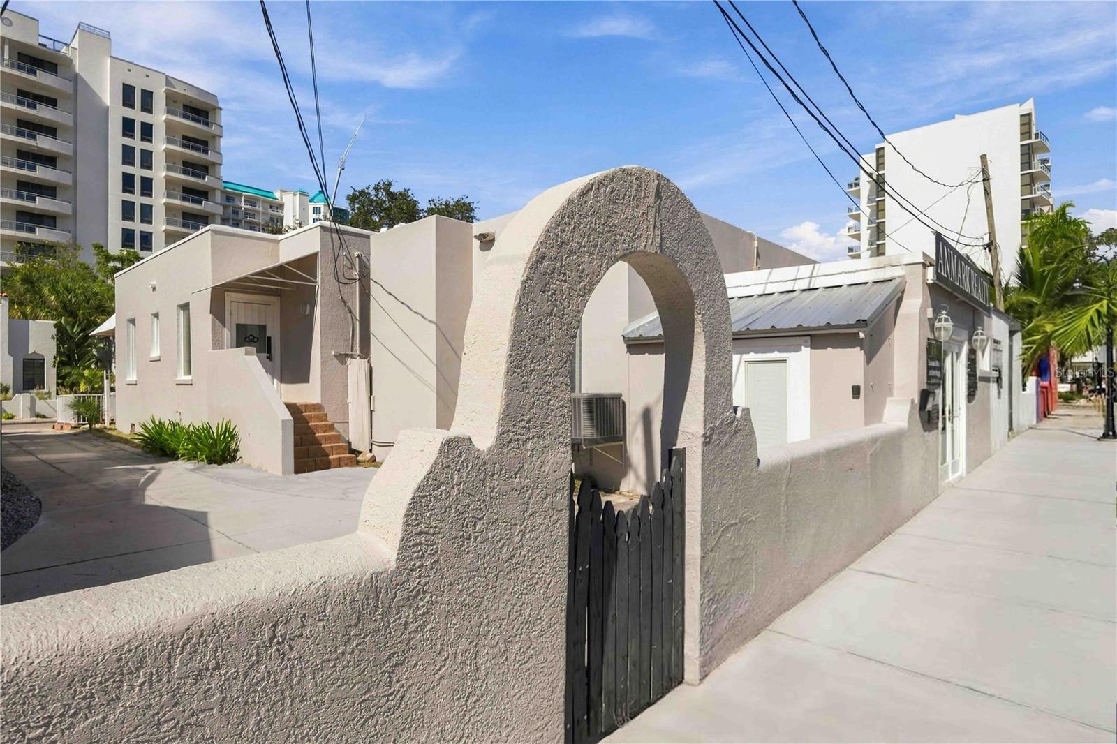 417 BURNS CT — photo 37