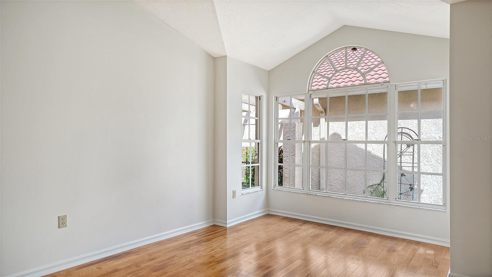 3944 LYNDHURST CT — photo 17