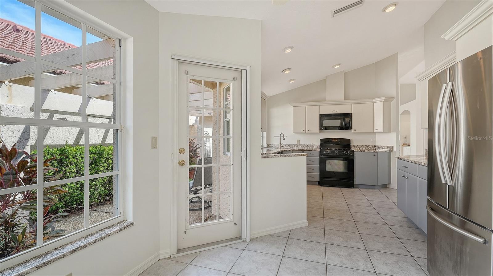 3944 LYNDHURST CT — photo 12