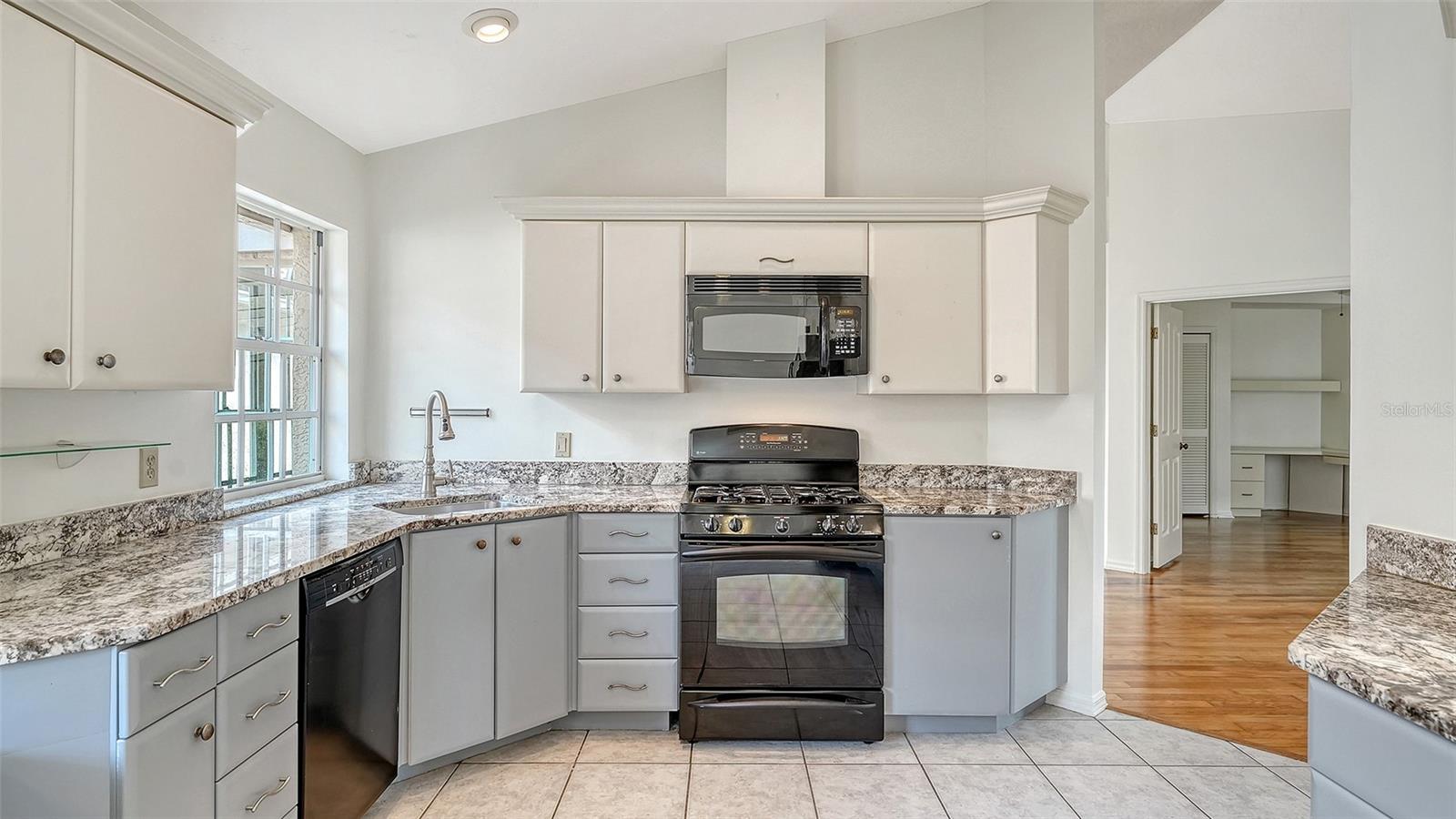 3944 LYNDHURST CT — photo 9
