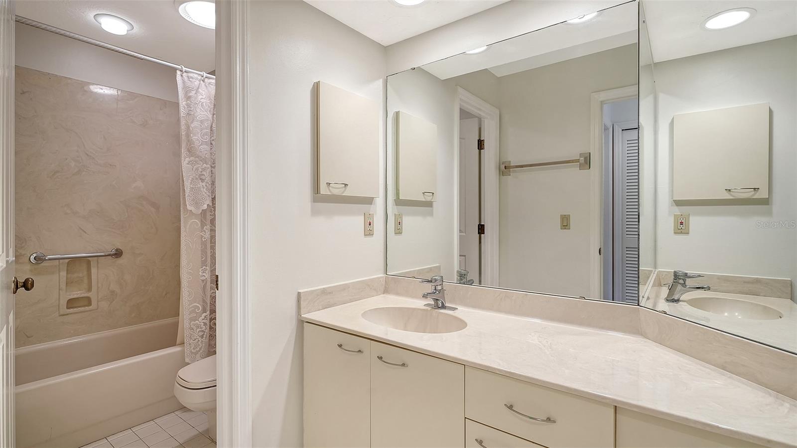 3944 LYNDHURST CT — photo 19