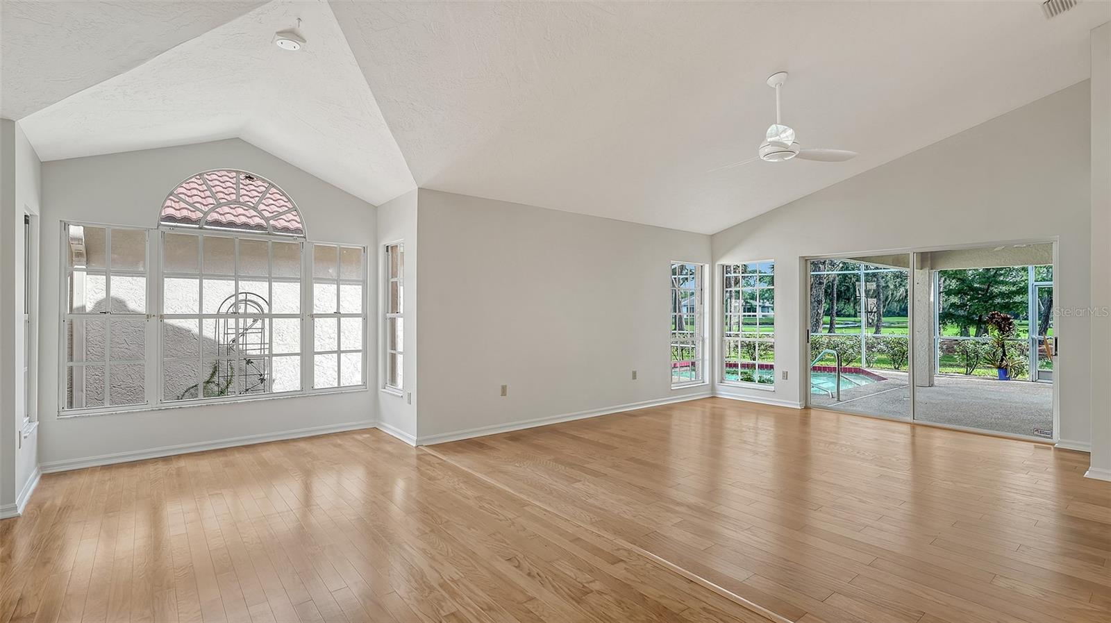 3944 LYNDHURST CT — photo 3