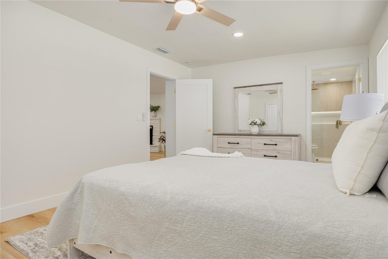 1479 S EVERGREEN AVE — photo 15
