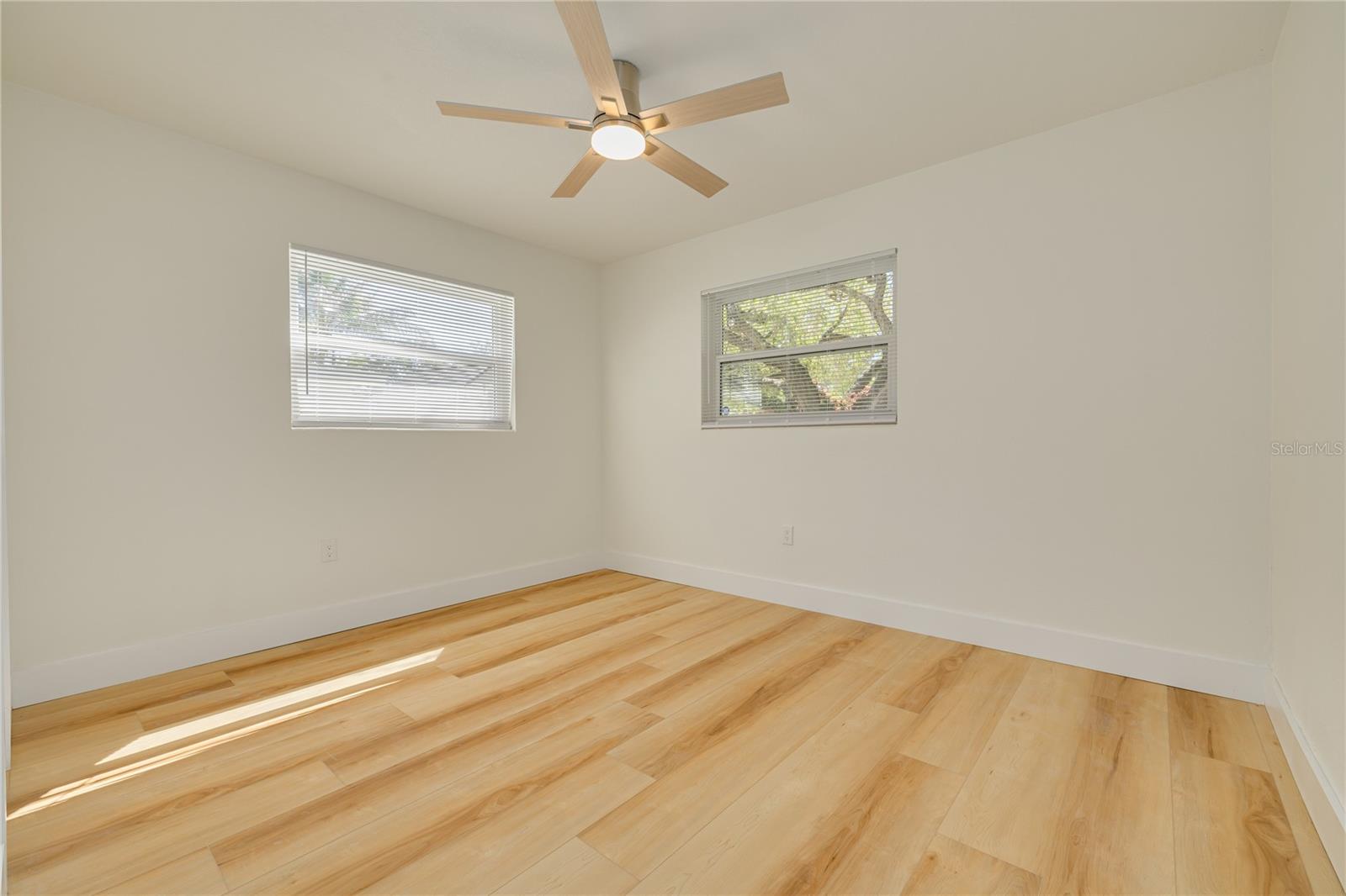 1479 S EVERGREEN AVE — photo 17