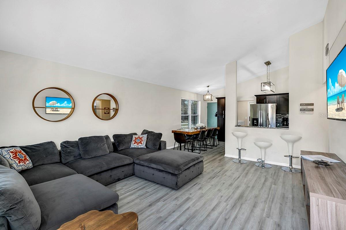 1112 S PROSPECT AVE — photo 3