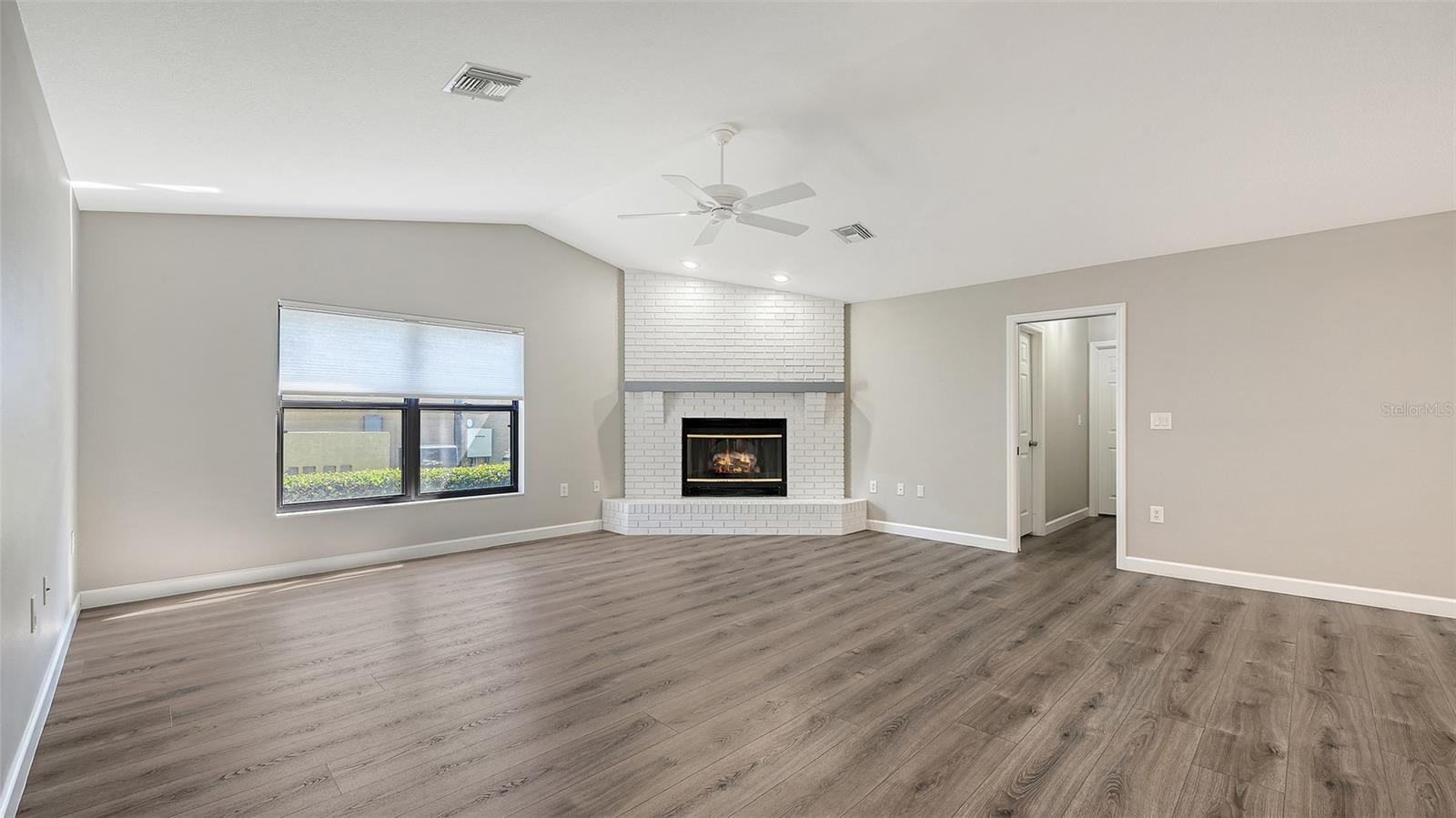4409 OAK VIEW DR — photo 14
