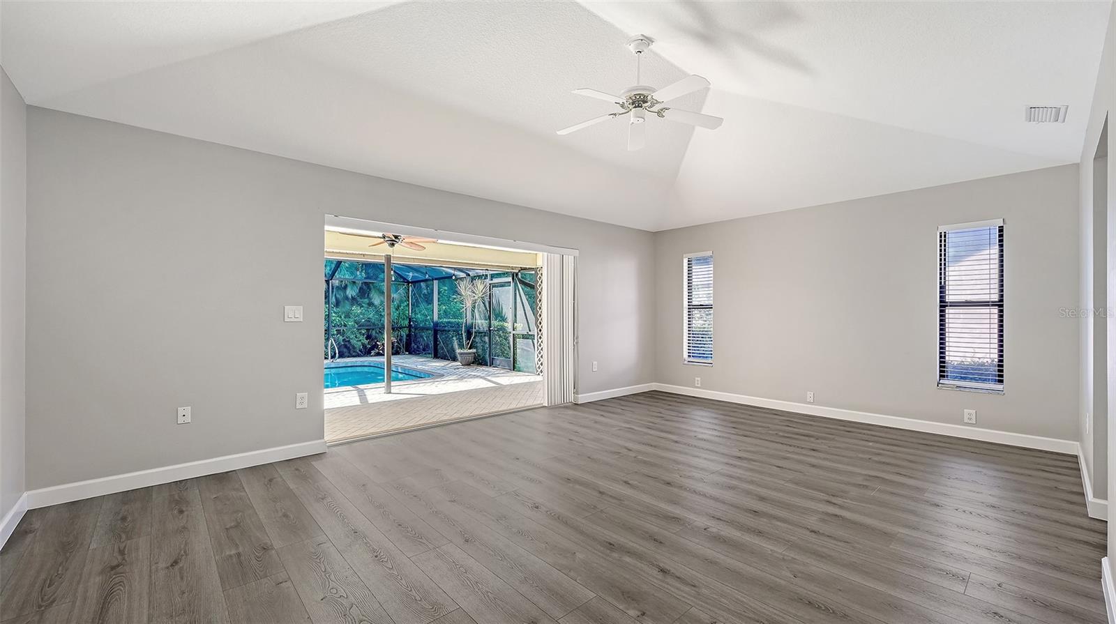4409 OAK VIEW DR — photo 29