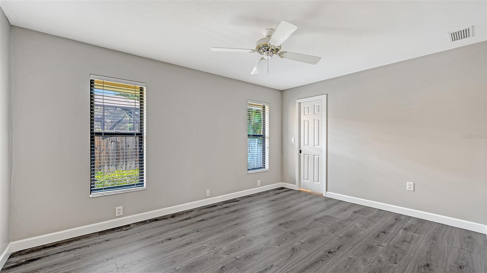 4409 OAK VIEW DR — photo 36