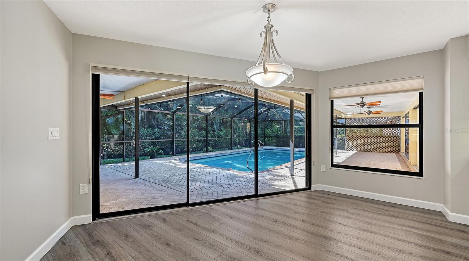 4409 OAK VIEW DR — photo 28