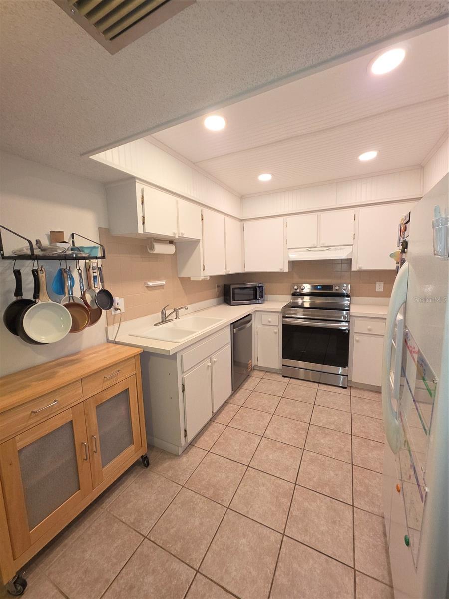 2101 SUNSET POINT RD #2603 — photo 2