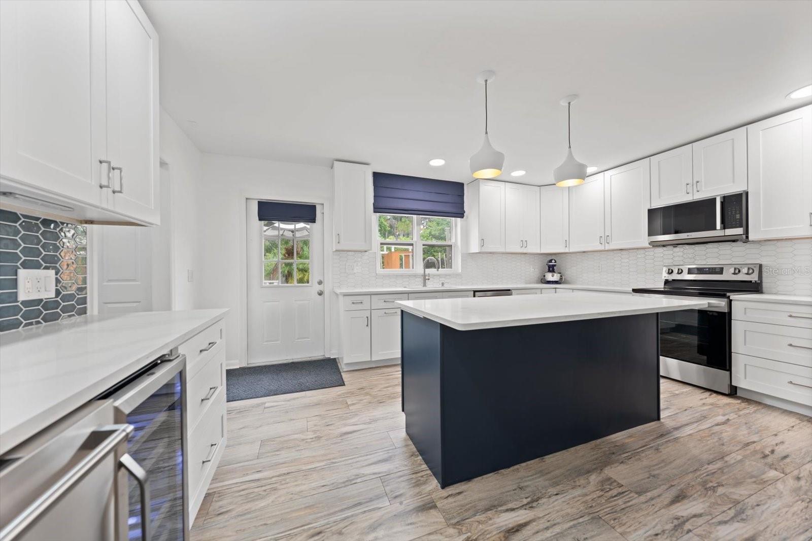 220 UNION ST — photo 10