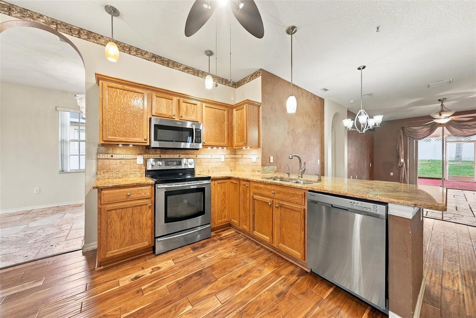 4421 TARKINGTON DR — photo 13