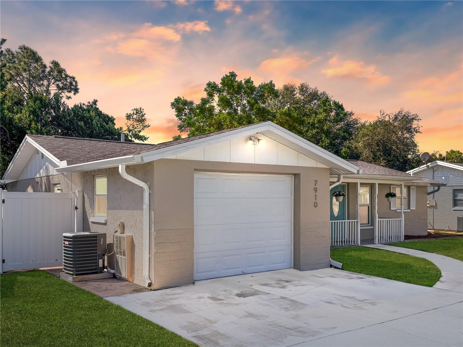7910 ILEX DR — photo 2