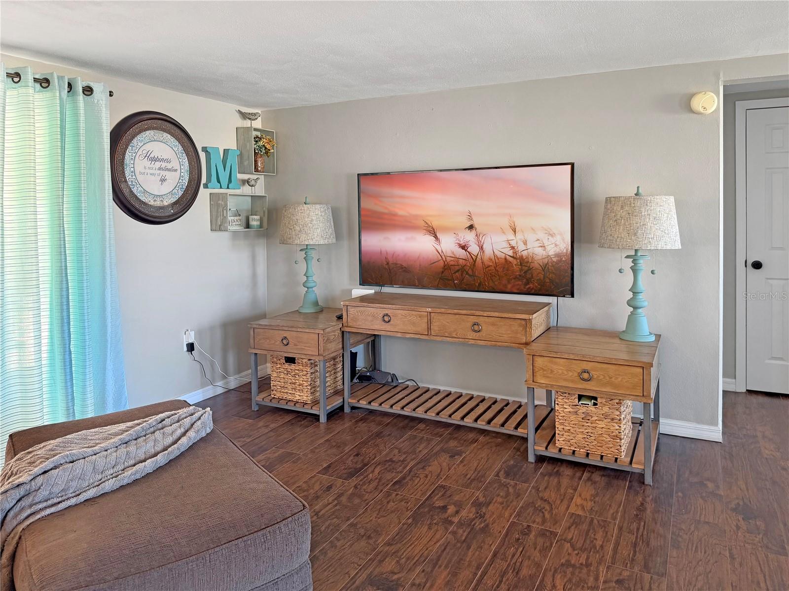 7910 ILEX DR — photo 5