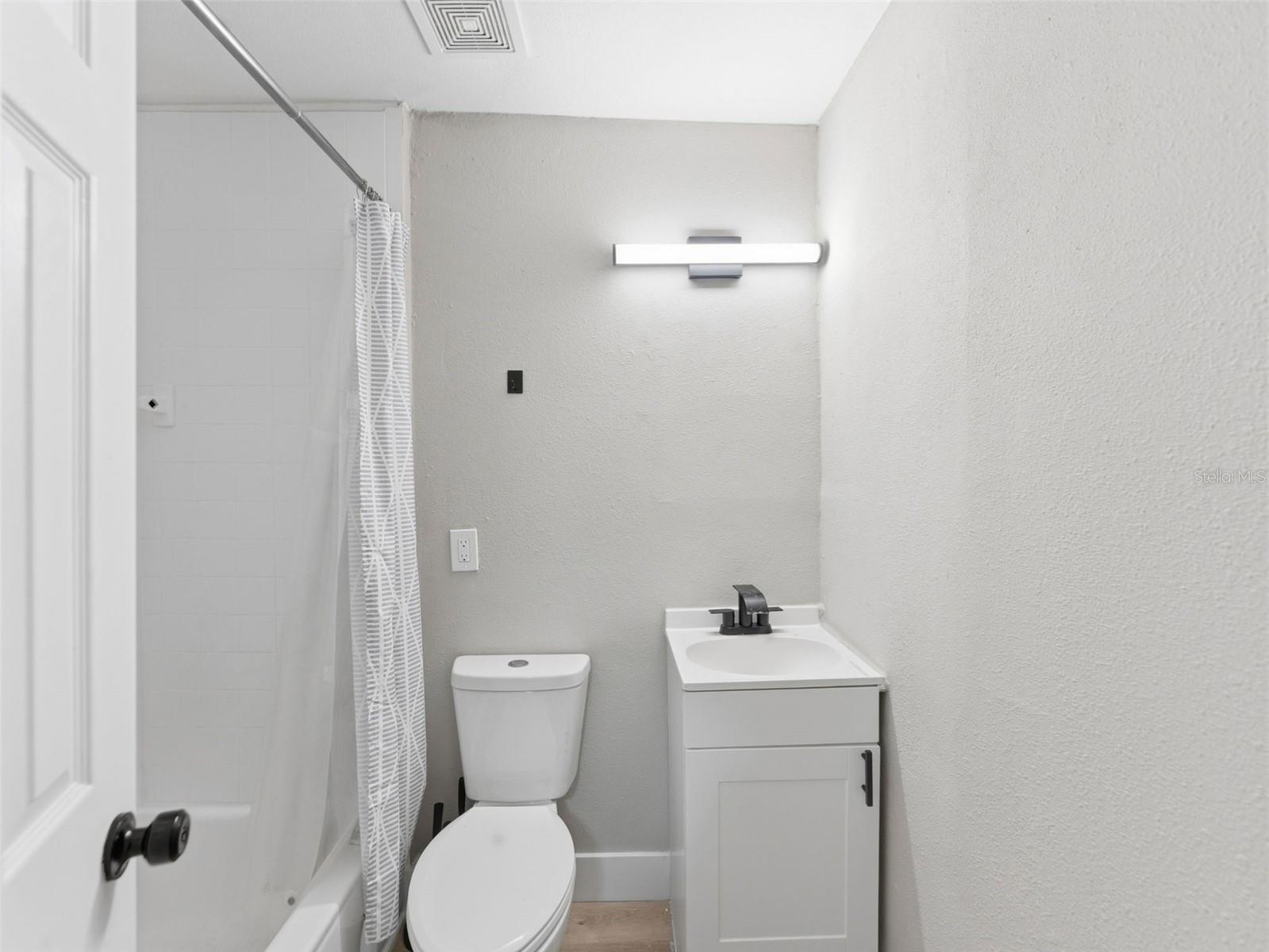 1740 W CHERRY ST — photo 22