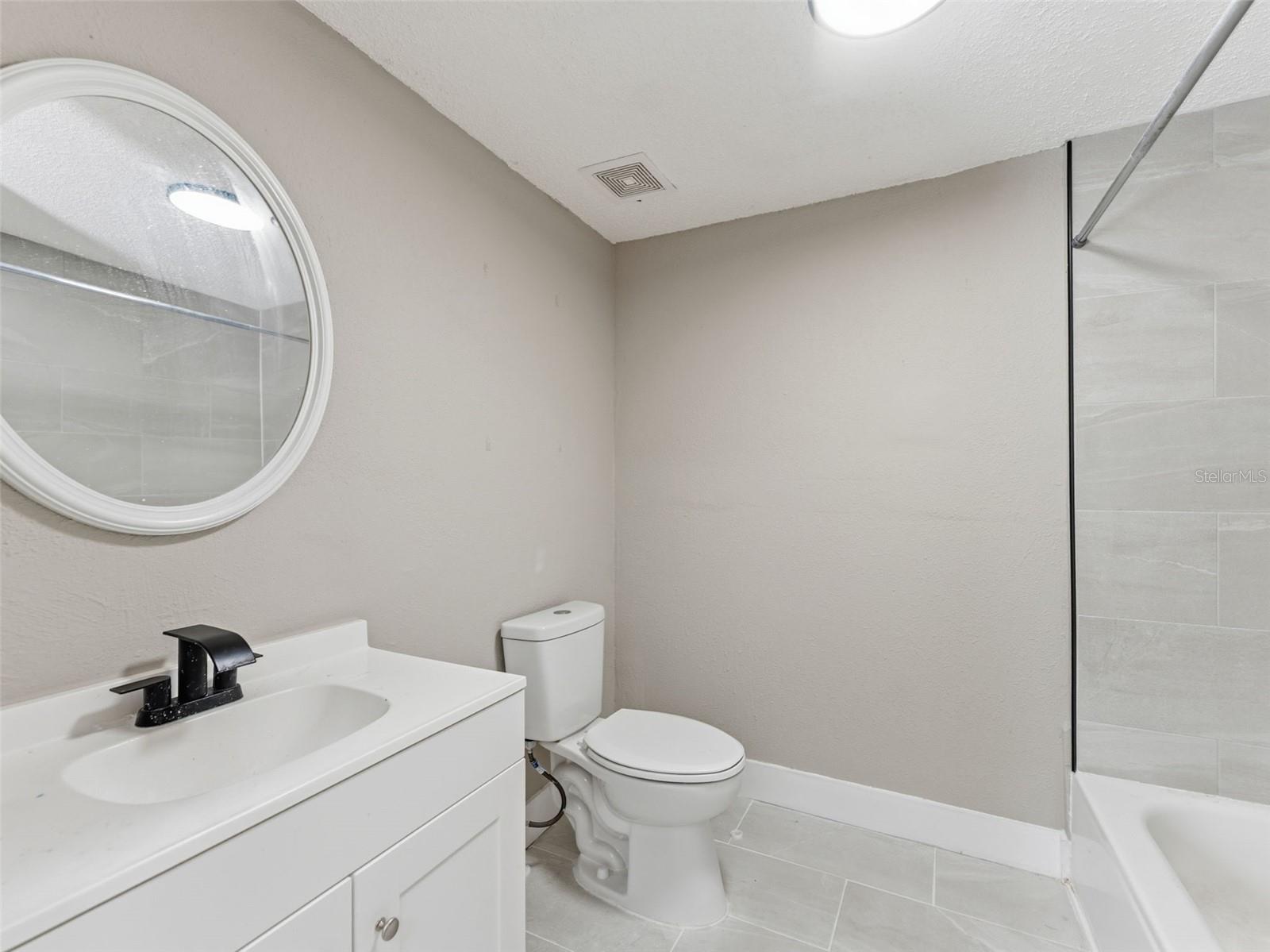 1740 W CHERRY ST — photo 9