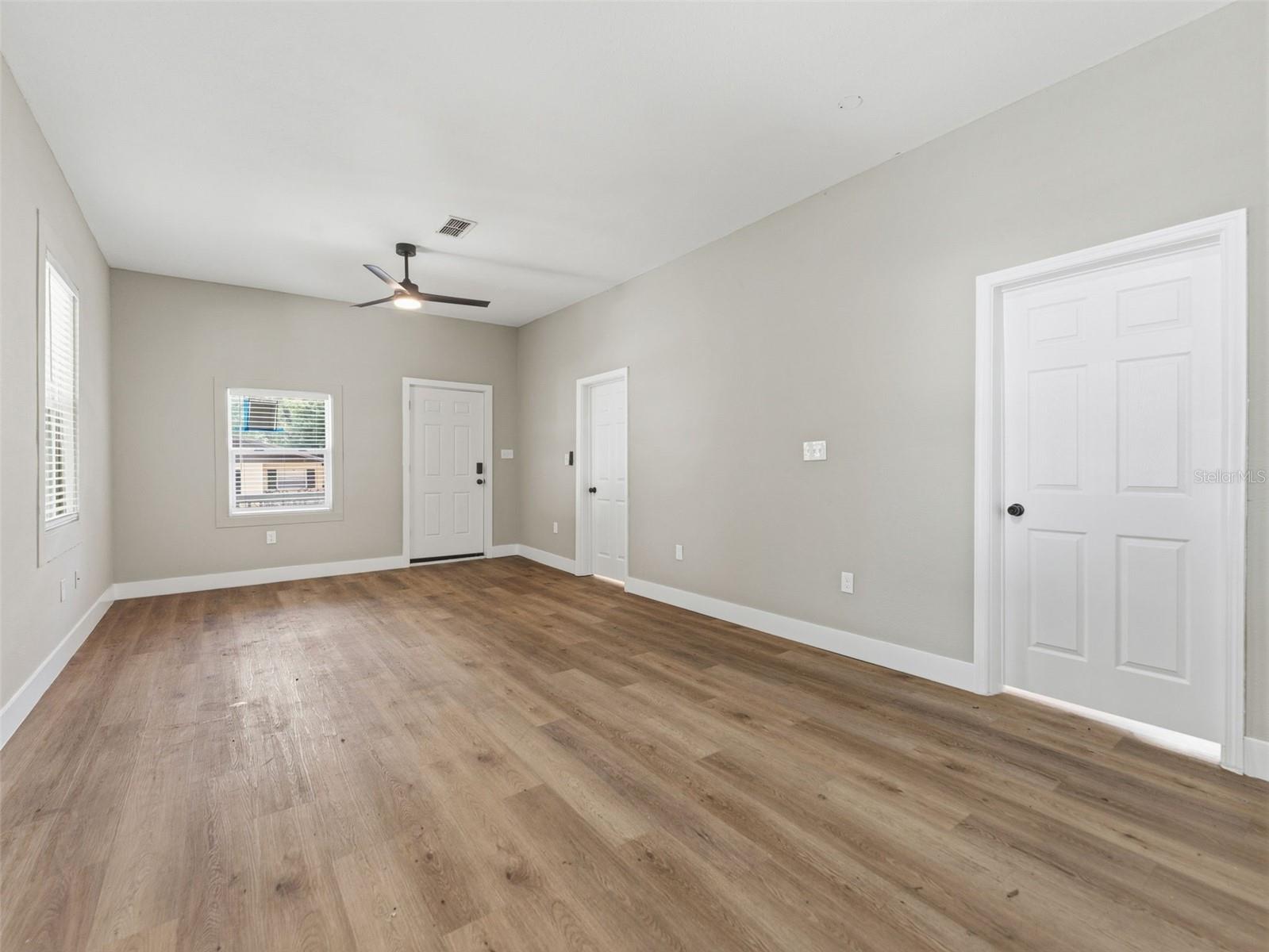 1740 W CHERRY ST — photo 11