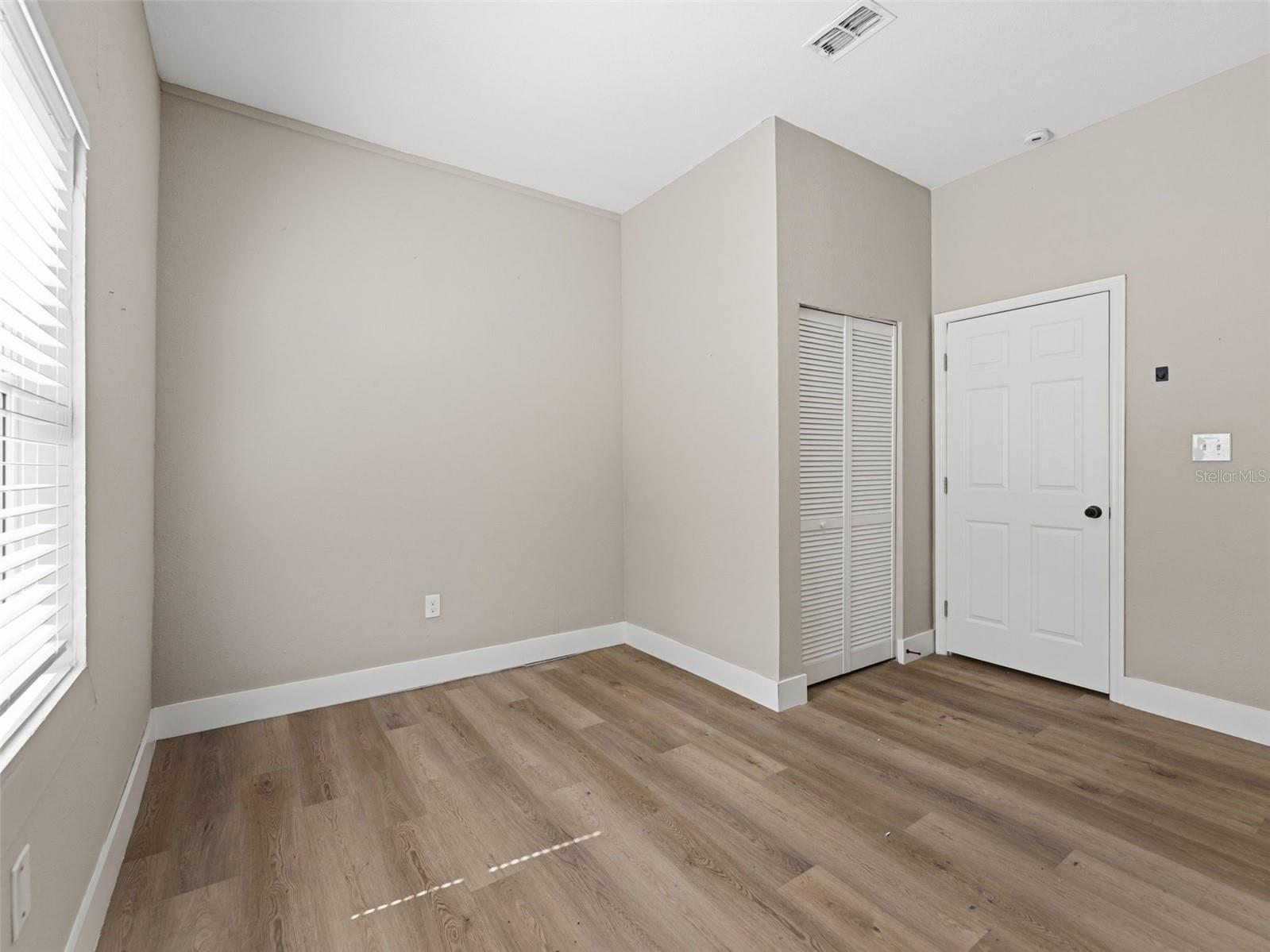 1740 W CHERRY ST — photo 16