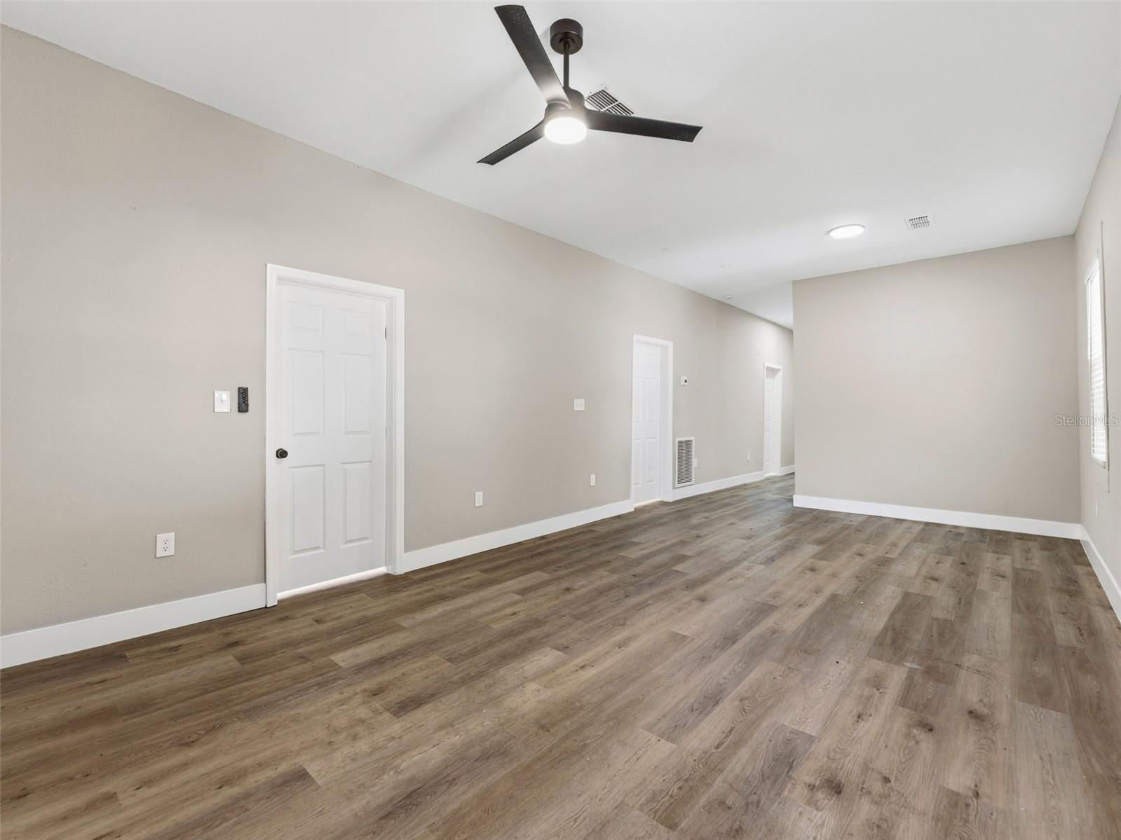 1740 W CHERRY ST — photo 8