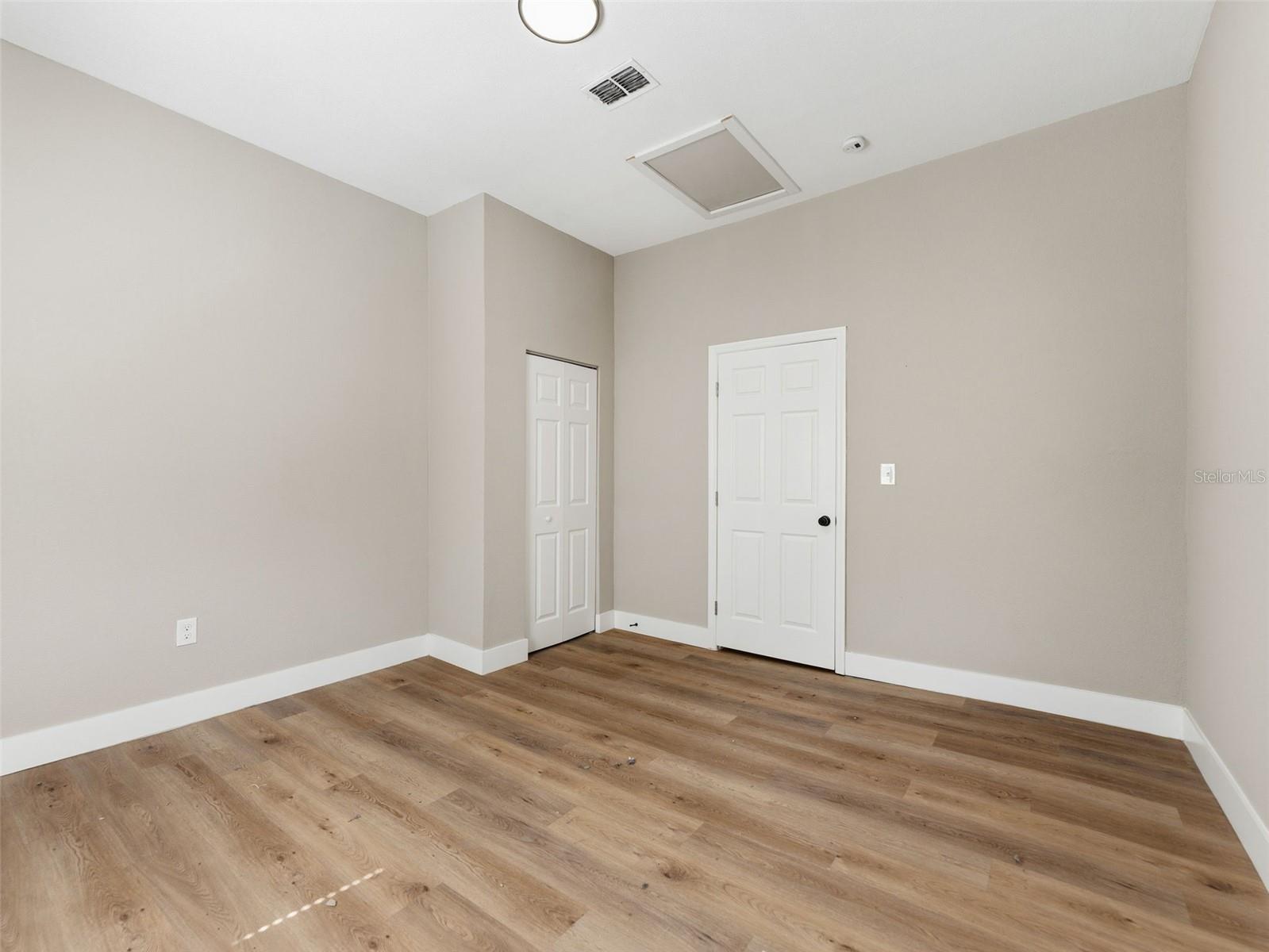 1740 W CHERRY ST — photo 13