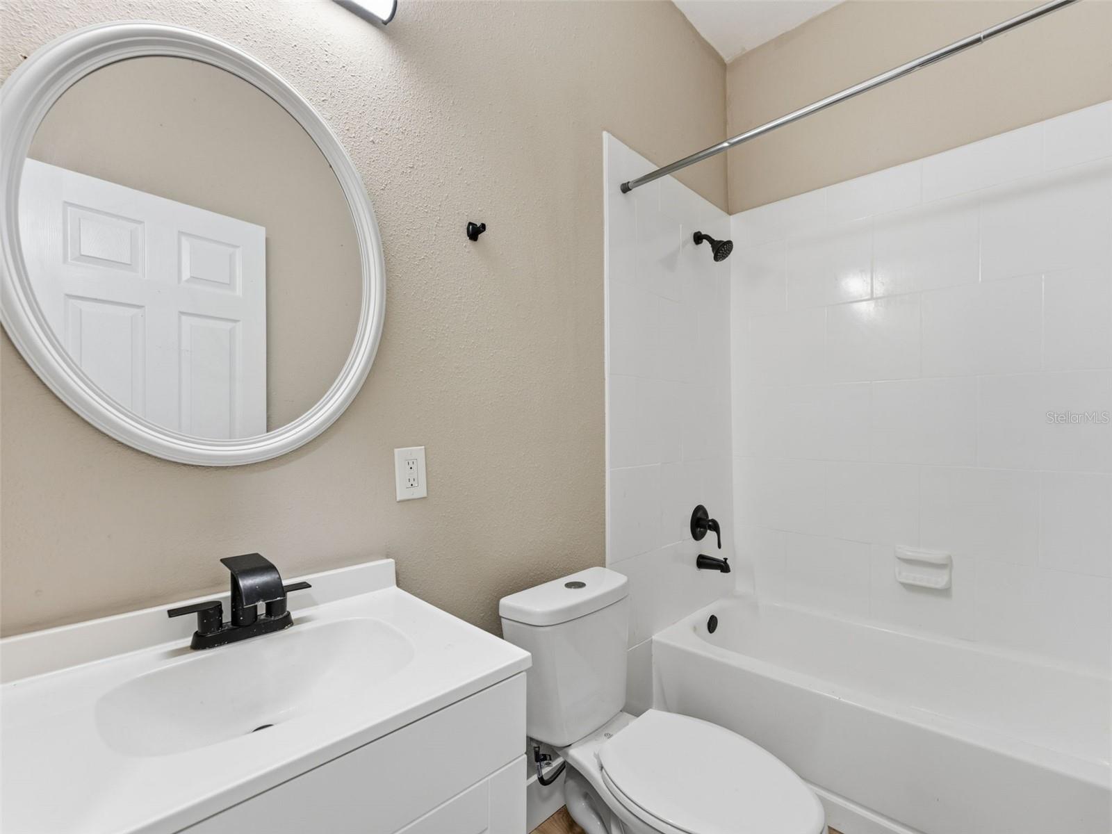 1740 W CHERRY ST — photo 10